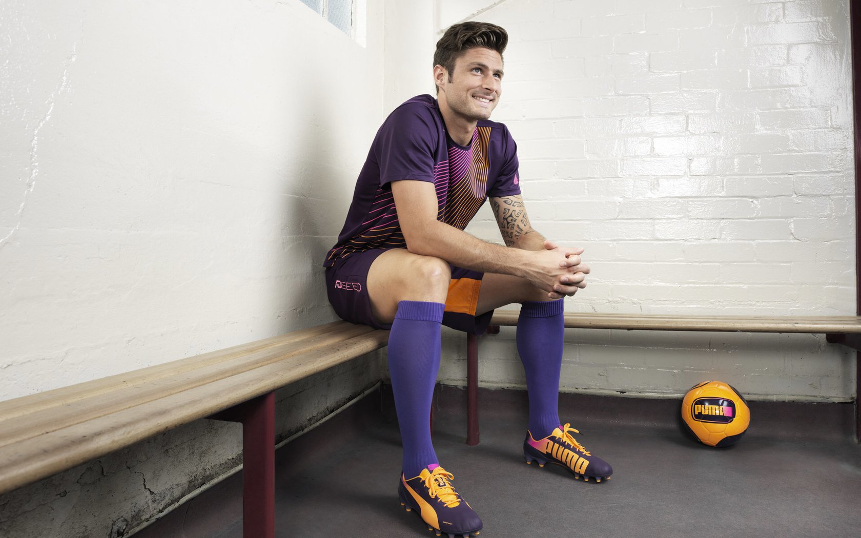 爱游戏-纽卡斯尔客场表现回暖力争反弹，纽卡斯尔首发